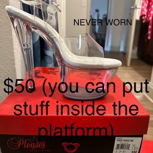 7” clear platform sandal with storage feature